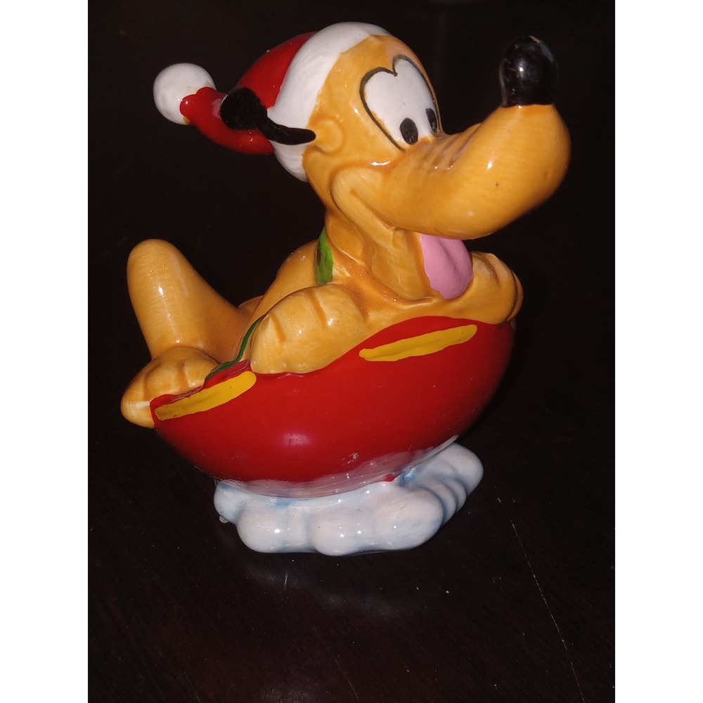 Enesco Walt Disney Mickey's Winter Wonderland - Pluto in Saucer Sled‎ 653055